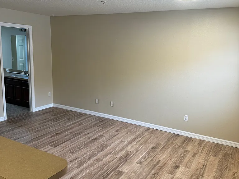 418 Laurie Ln #3 — Photo 5