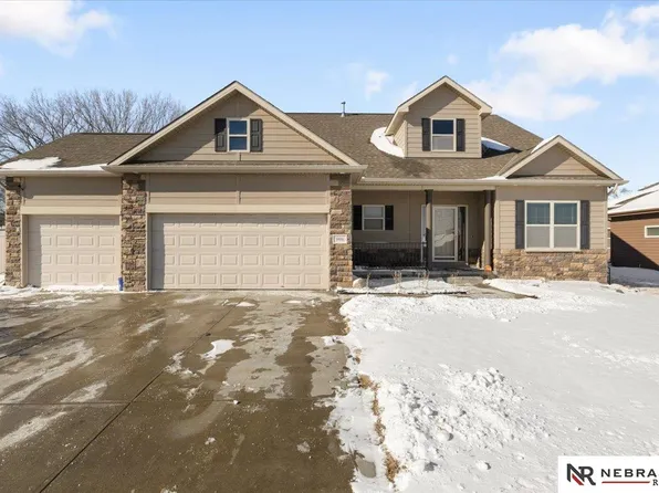 9406 S 24th St, Bellevue, NE 68147
