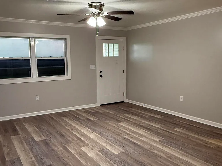 3618 E Admiral Doyle Dr — Photo 2