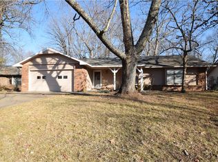 1001 N Dove Dr, Rogers, AR 72756