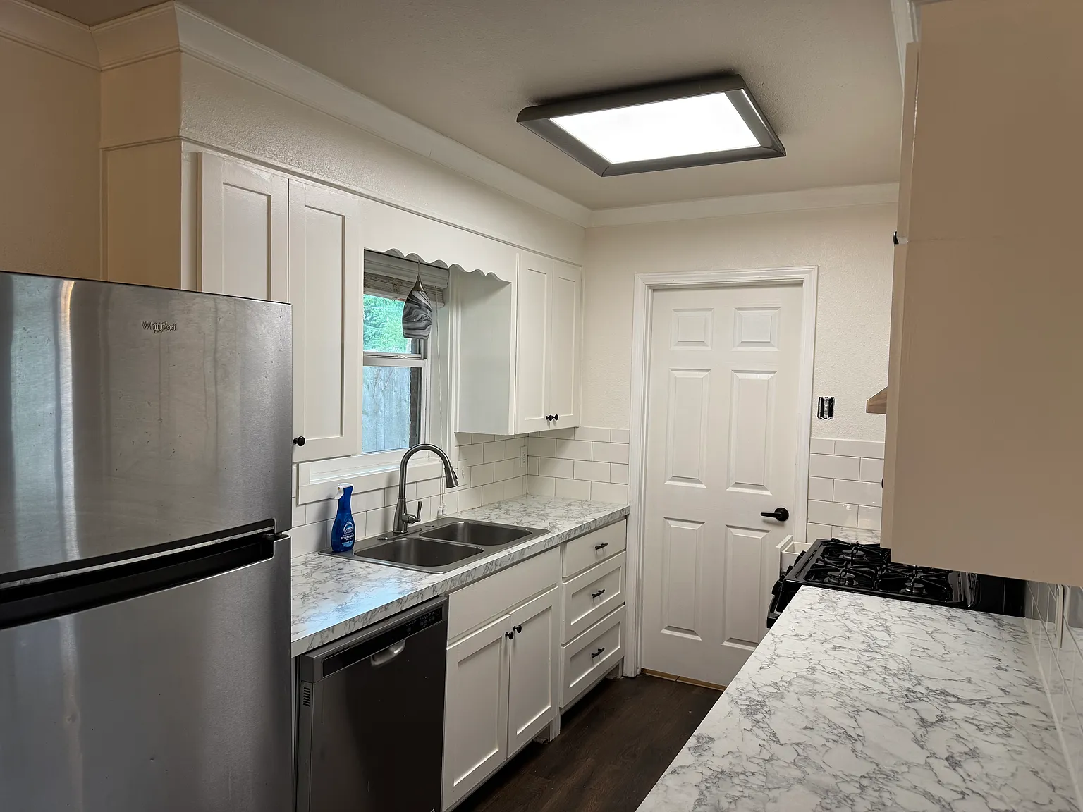 3 bed, 1100 sqft, $1,300 — Photo 3