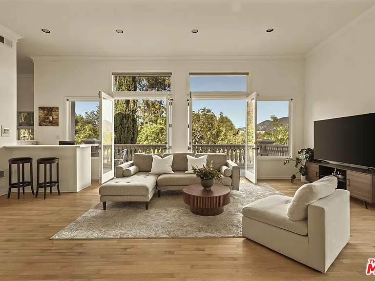 3780 1/2 Multiview Dr — Photo 14