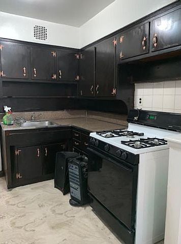 1st image of 1026 E 222nd St