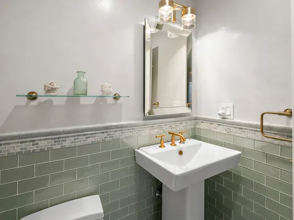 8008 Harbor View Terrace image 18 of 30