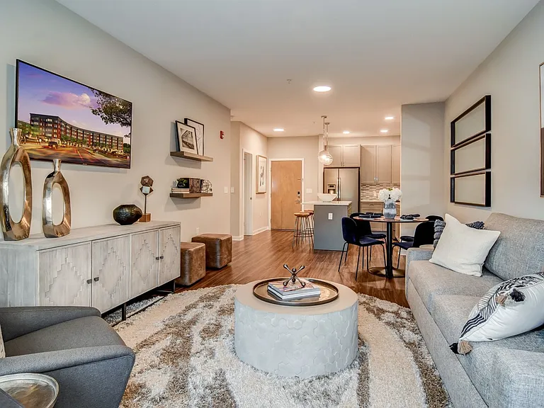 975 Bonnel Ct — Photo 6