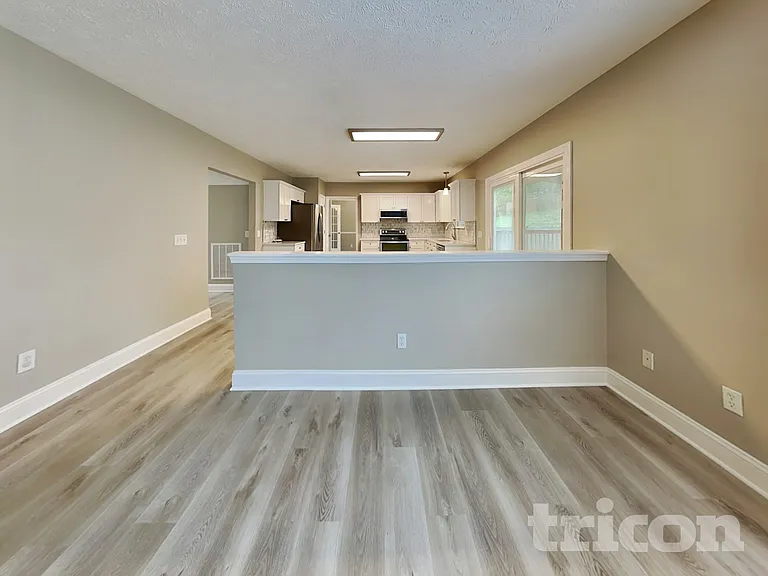 134 Walton Trce S — Photo 4
