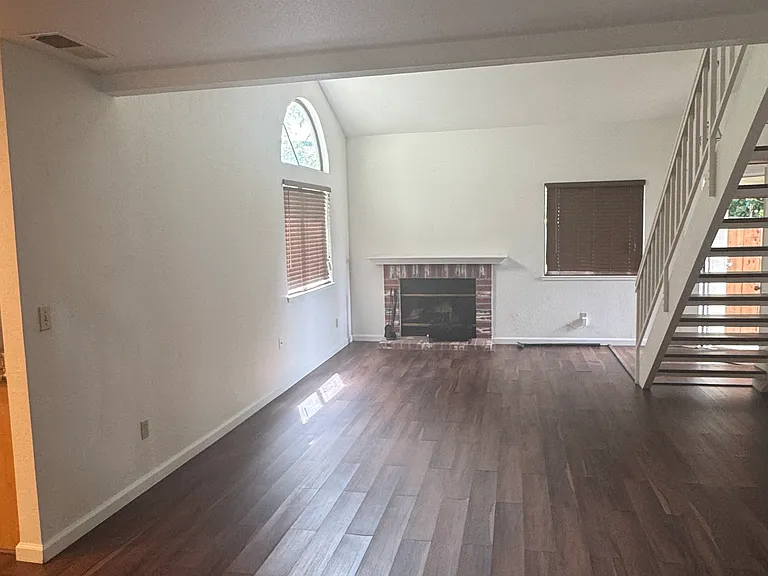 600 Lighthouse Dr — Photo 4