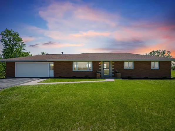 13432 N Cascade Rd, Dubuque, IA 52003