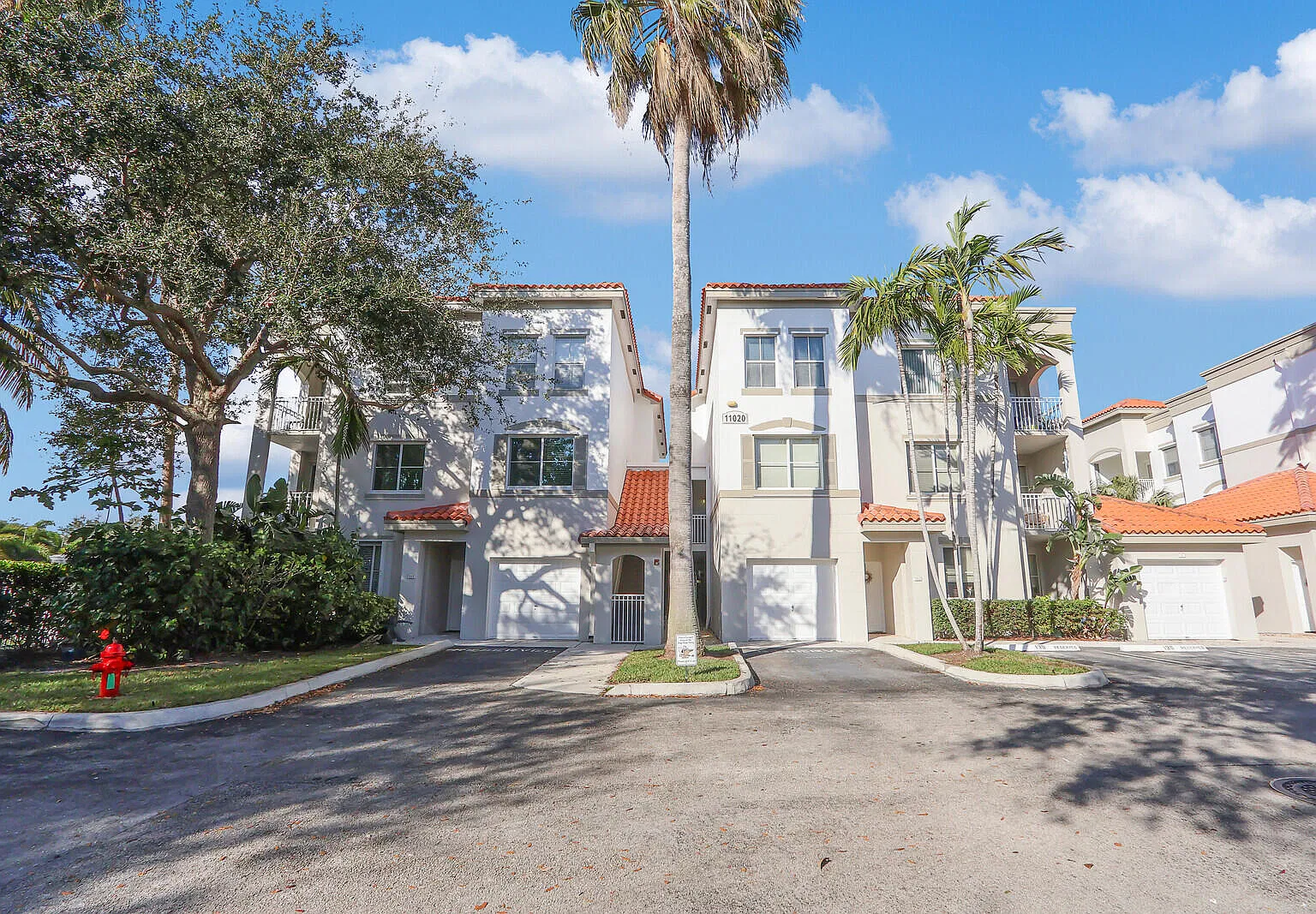 2 bed, 2.0 bath, 1403 sqft, $2,800 — Photo 1