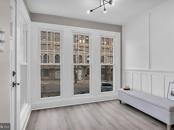 5th image of 5786 W Oxford St