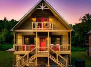 3112 Cherokee Valley Dr, Pigeon Forge, TN 37862