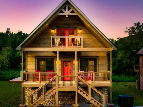 3112 Cherokee Valley Dr, Pigeon Forge, TN 37862