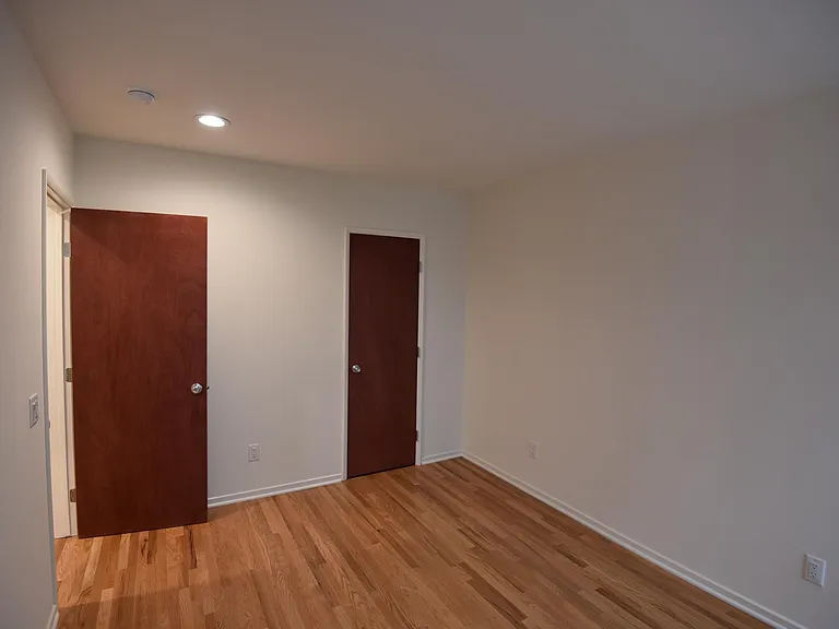 1748 Winona Blvd #1 — Photo 8
