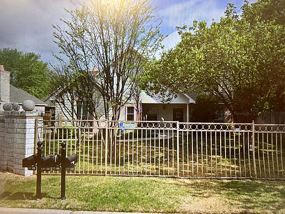 4th image of 320 W Anderson St #100-200