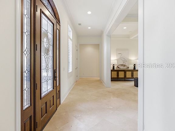 4th image of 3 Roxbury Cir