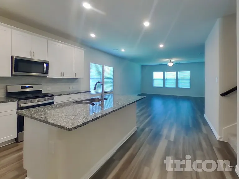 117 Lisa Ln — Photo 6