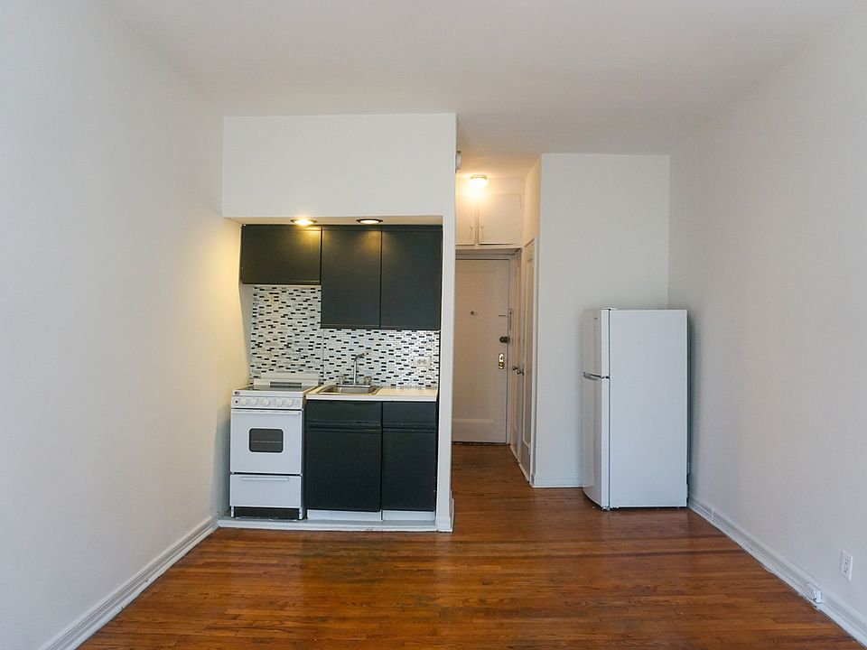 2nd image of 449 W 56th St APT 4D