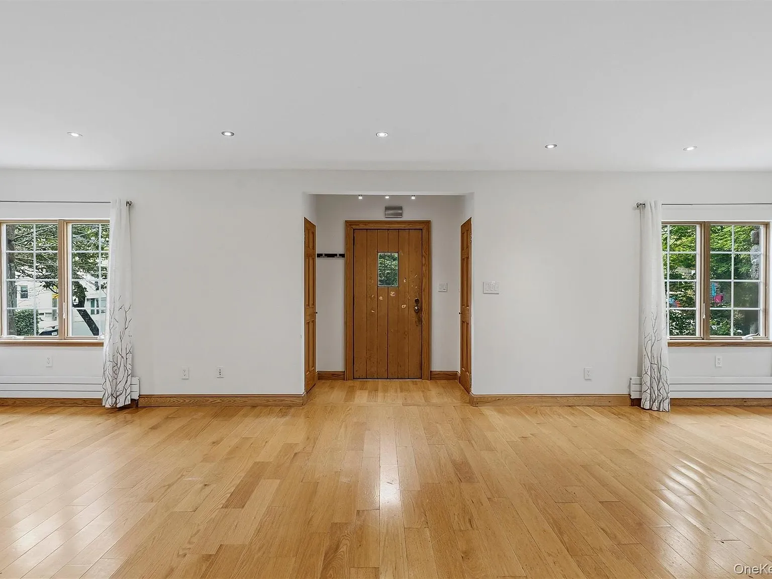 2 bed, 2.0 bath, 2895 sqft, $5,000 — Photo 3