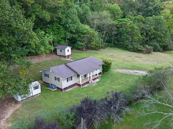 12136 Skygusty Hwy, Welch, WV 24801