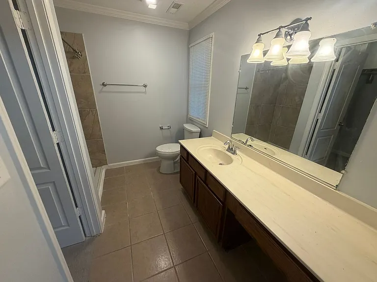 401 Dustin Dr — Photo 16