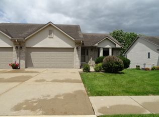3168 Sandy Pointe Dr, Freeport, IL 61032