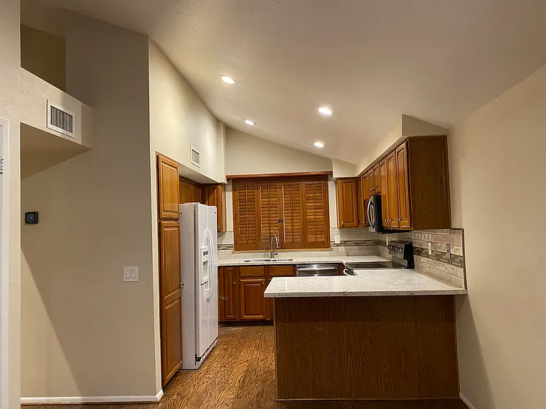 2909 W Sierra St — Photo 12