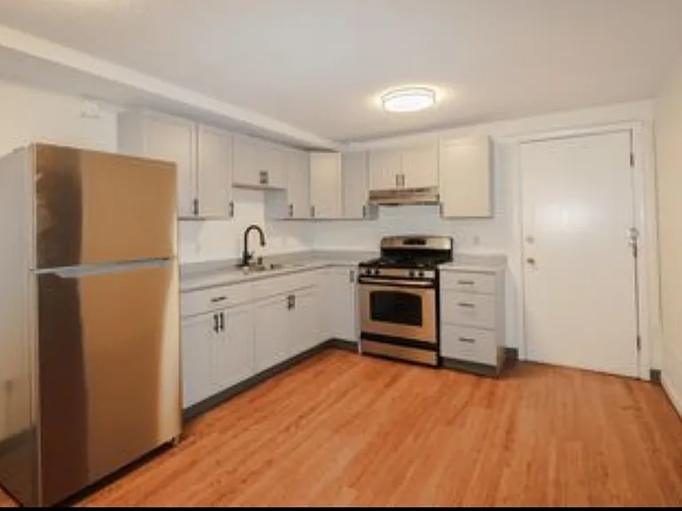 16 Tiffany Rd #4 — Photo 2