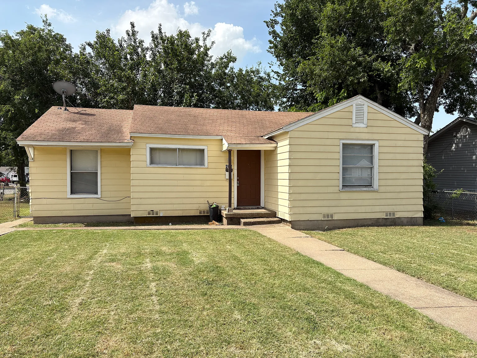 202 W Wheatland Rd — Photo 2