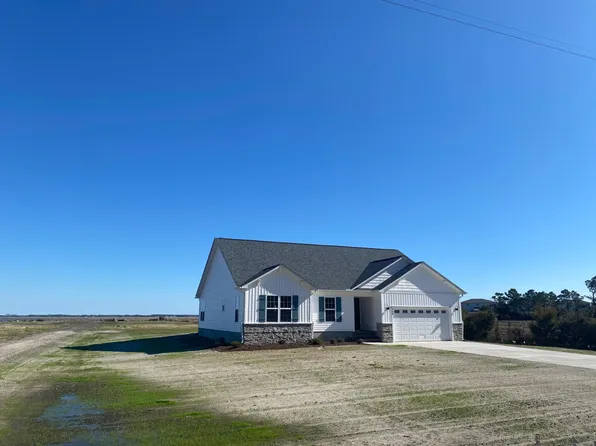 960 Country Club Rd, Morehead City, NC 28557