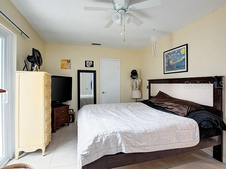 810 N Hampton Ave — Photo 7