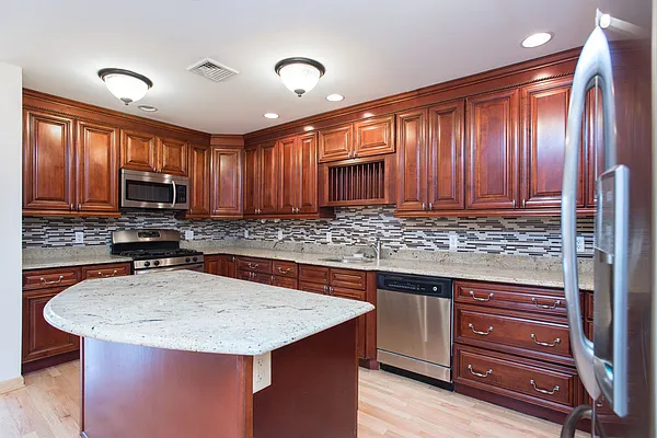 Sold by Nestseekers | media 11