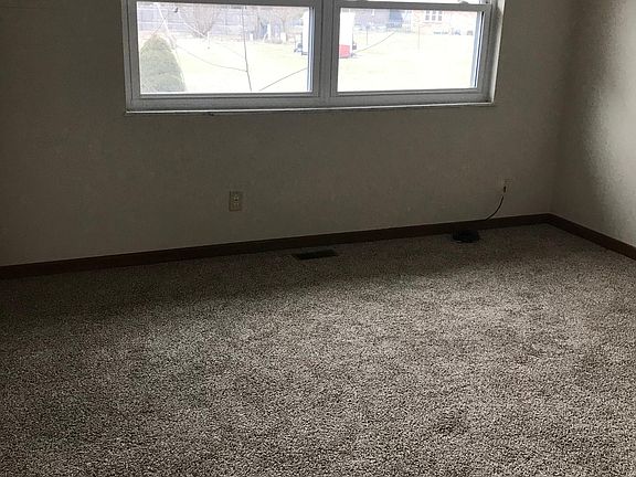 4th image of 3114 Honeysuckle Dr