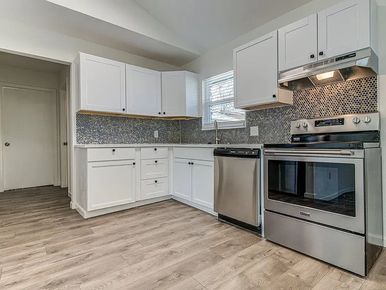 5706 Gloucester Ln — Photo 7