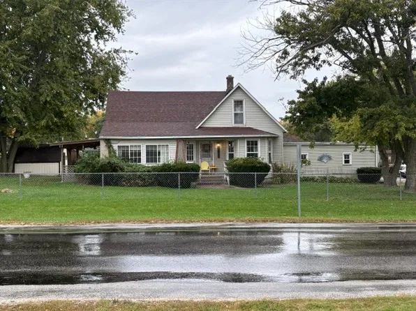 1406 Hospital Rd, Silvis, IL 61282