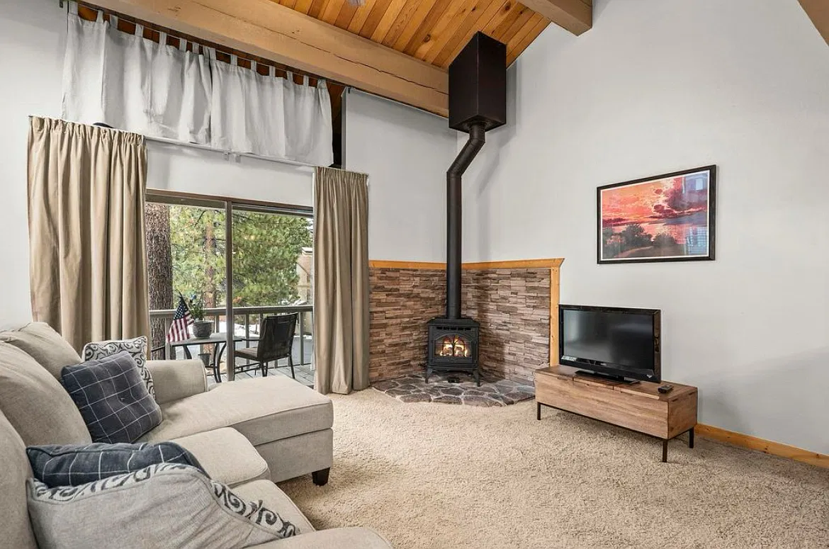 2 bed, 979 sqft, $4,500 — Photo 4