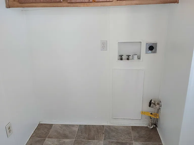 2466 Merrill Ave — Photo 18