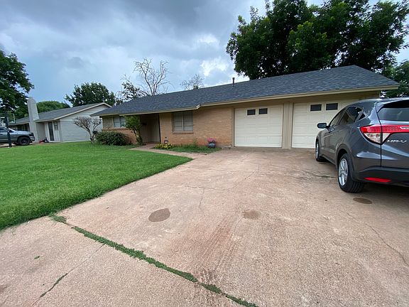 3rd image of 3949 Wilshire Dr