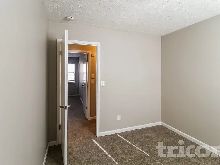 141 Hemlock Cir — Photo 12