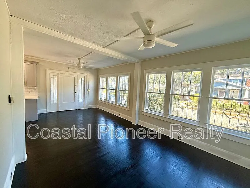 4015 N Seminole Ave — Photo 4