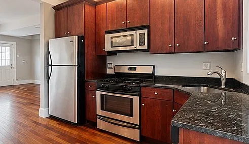 650 E 6th St #2 — Photo 5
