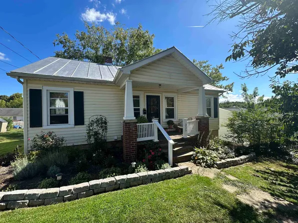325 Thompson St, Staunton, VA 24401