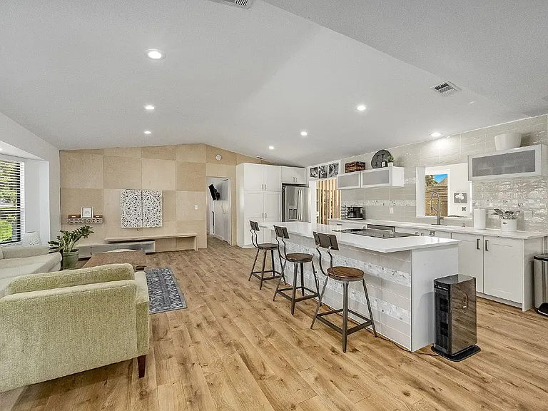 938 Pembroke Ave NE — Photo 35
