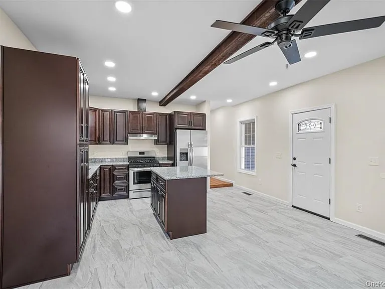 175 W Main St #1 — Photo 8