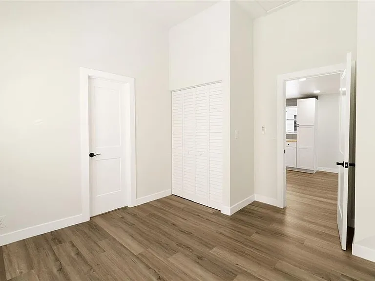 2329 W Beach St — Photo 17
