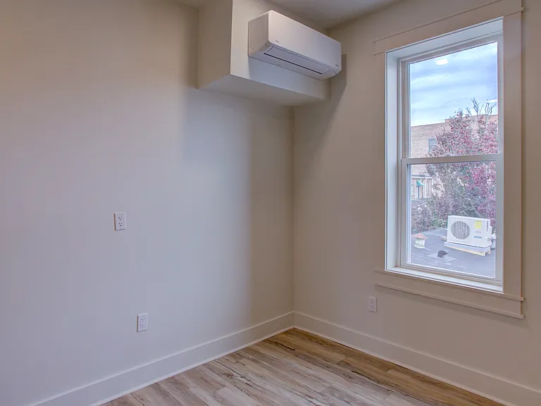 11 E Walnut St #4 — Photo 2