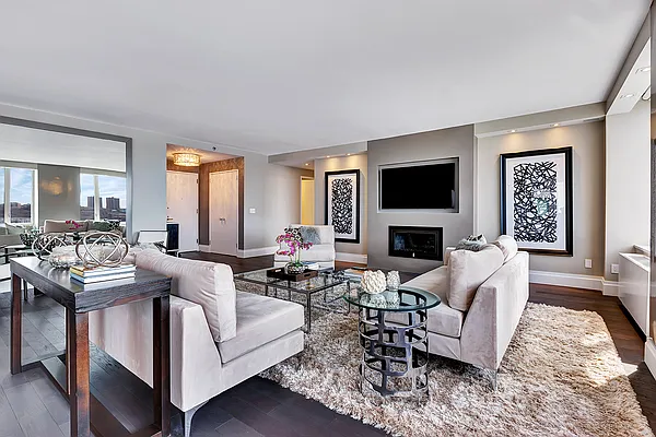 Sold by R New York | media 3