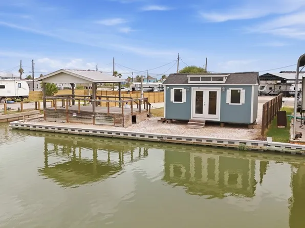 115 Island Rd, Rockport, TX 78382