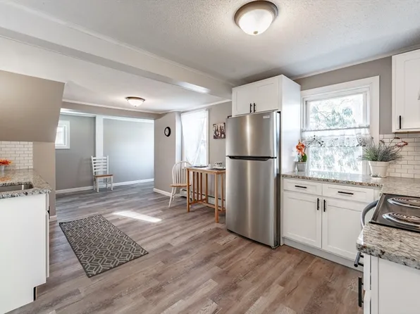 5 Pomeroy Meadow Ext, Southampton, MA 01073