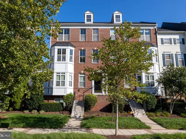 5526 Capital Gateway Dr #406, Suitland, MD 20746