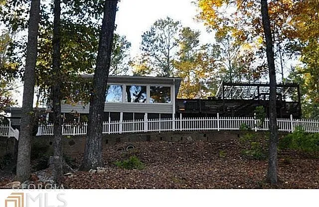 Lakeshore Cir — Photo 2